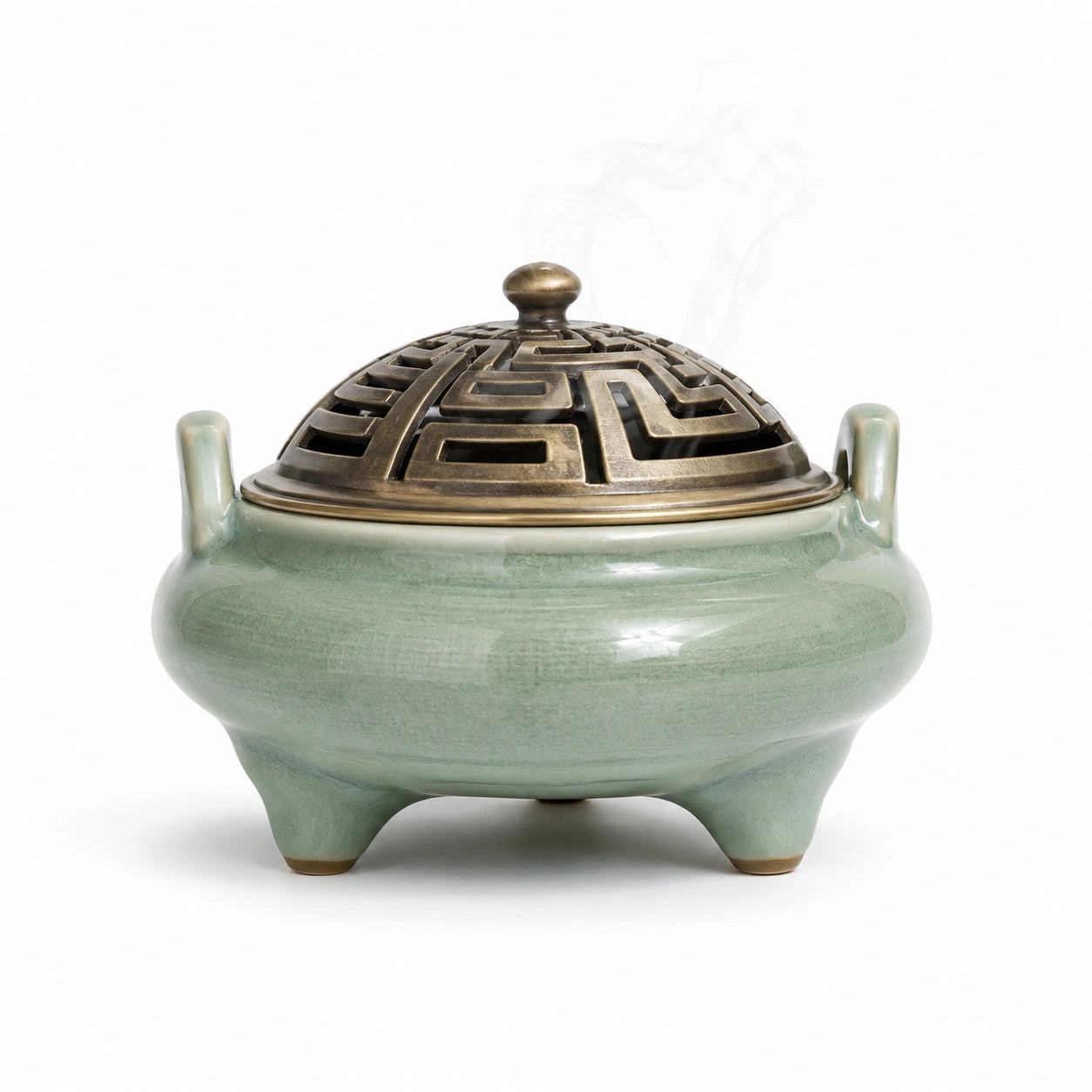 Traditionelles grünes Räuchergefäß aus Keramik mit Bronzekuppel