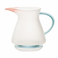 Elegante Glaskanne Transparent mit blauem Henkel