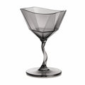 Elegantes Martini-Glas mit Drehdesign in Rauchgrau