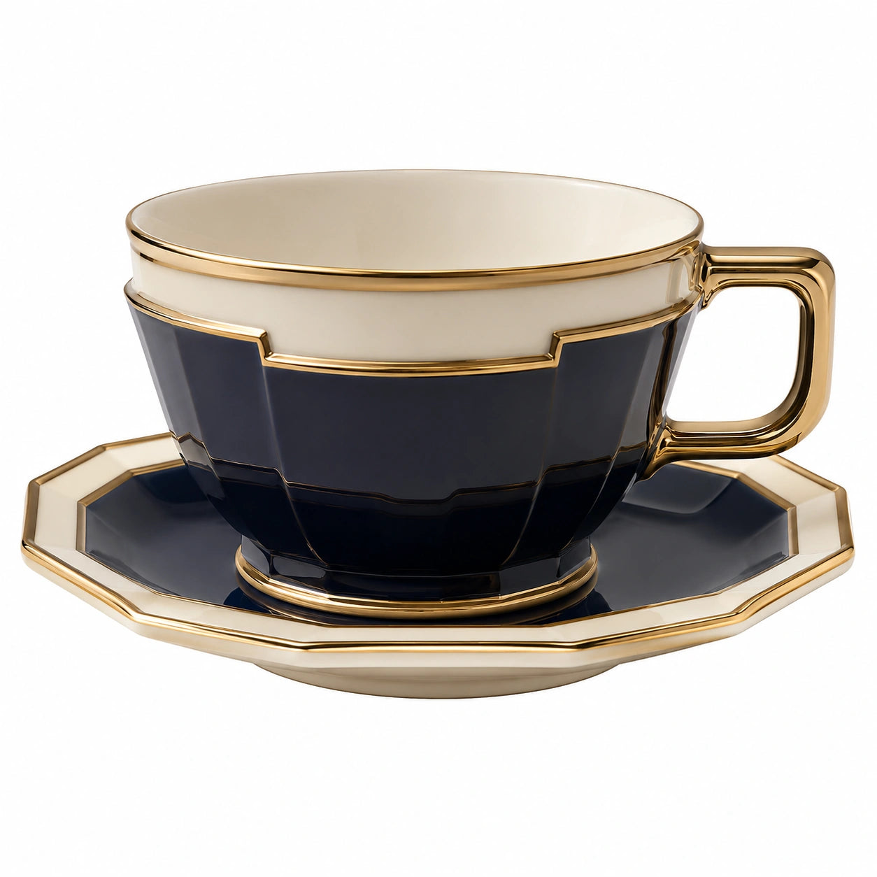 Elegante Teetasse mit Goldrand und Untertasse in Dunkelblau